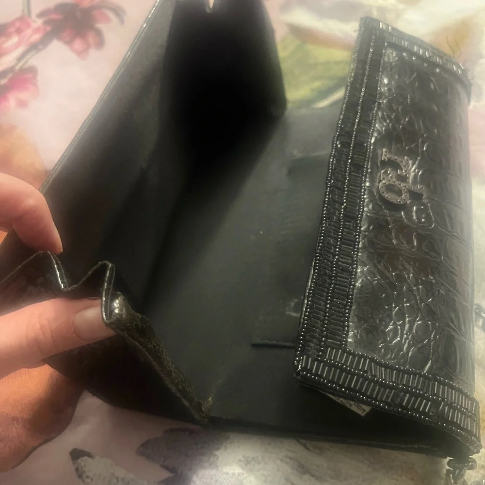 Elegant Black Croc-Embossed Chain Bag